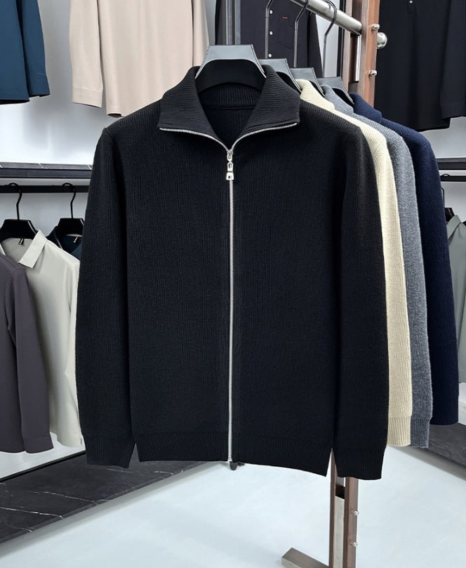 Stilren stickad kofta med dragkedja