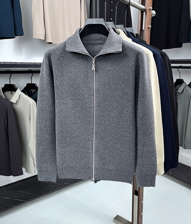 Stilren stickad kofta med dragkedja