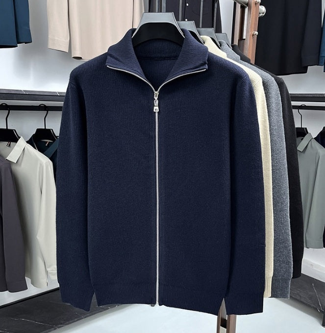 Stilren stickad kofta med dragkedja